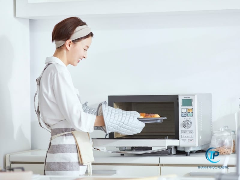 Hướng dẫn sử dụng đồ bằng nhựa PP trong lò vi sóng